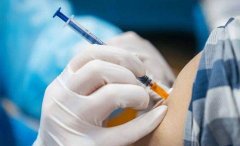 自费疫苗和免费疫苗有什么区别？需要自己预约吗？