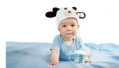 为什么新生儿会吐奶？新生儿吃完奶后怎么拍嗝？