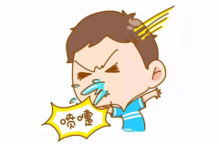 小宝贝喷嚏连连，是调皮还是“小鼻子冷飕飕”？