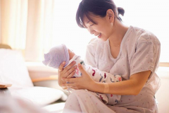 产后7个月分泌物变粉色是正常现象吗？