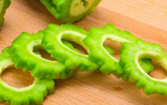 试管移植后为何不宜吃苦瓜？探究苦瓜对胚胎着床的影响。