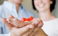 试管备孕攻略：卵泡数量达标15枚，促排前降调不可或缺