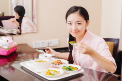 坐月子警惕！这10种食物易回奶，影响恢复快避开！