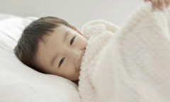 婴幼儿缺钙害处多，出现10种情况表示宝宝缺钙了！