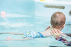 婴儿天天游泳的惊人好处，你不可不知！